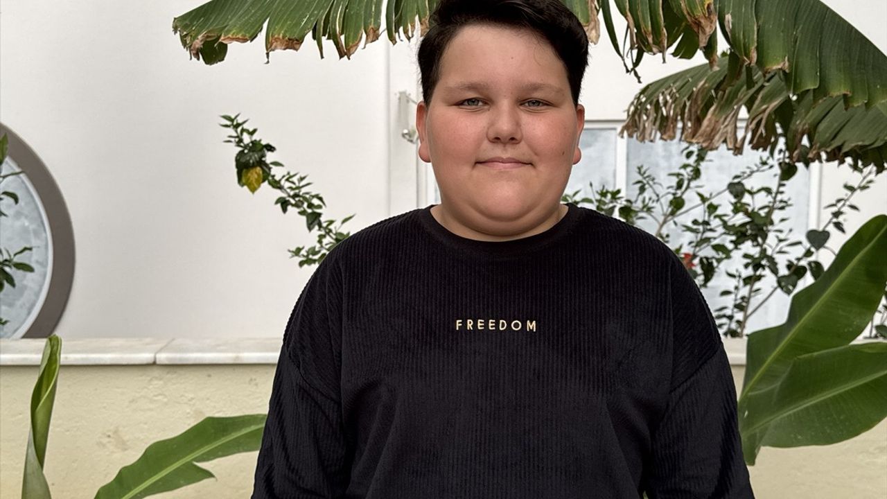 Alanya'da Öğrenci, Arkadaşını Heimlich Manevrası ile Kurtardı