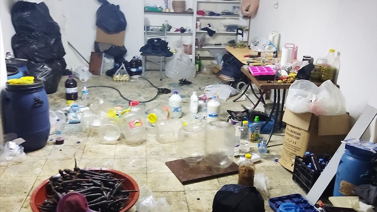 Alanya'da Sağlıksız Şalgam Üretimi Yapan İşletmeye Mühür