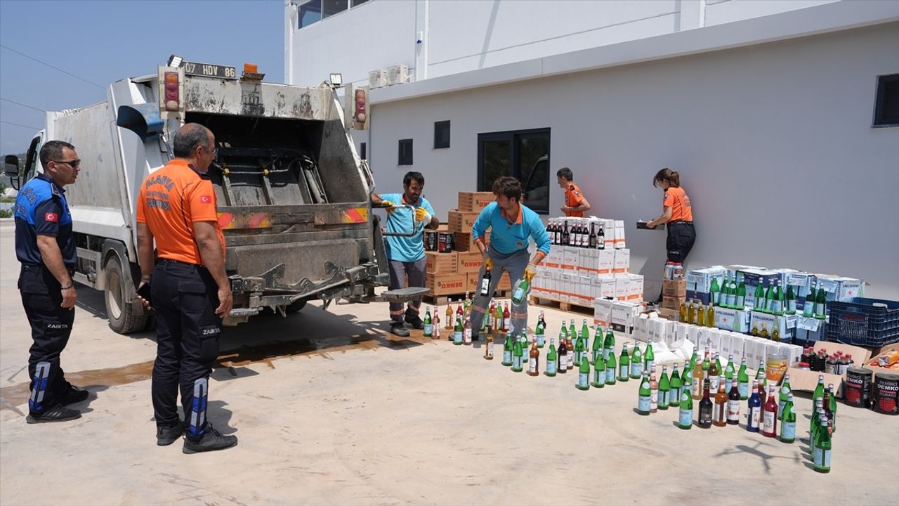 Alanya'da Süresi Geçmiş Ürünlere Etiket Yapıştıran Gıda Deposuna Mühür