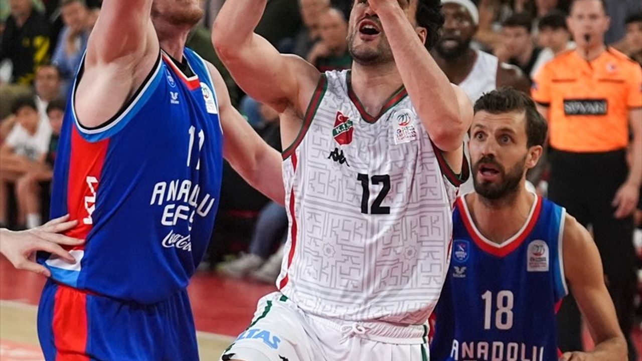 Anadolu Efes, Karşıyaka'yı Deplasmanda Geçti: 95-77