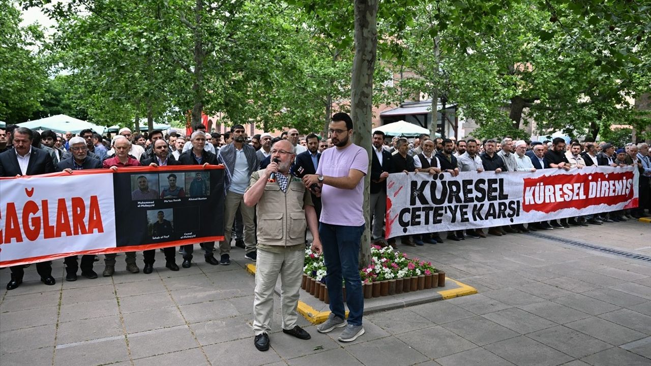 Ankara'da İHH Görevlileri İçin Gıyabi Cenaze Namazı