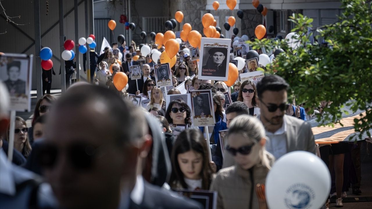 Ankara'da 'Ölümsüz Alay' Yürüyüşü ile 9 Mayıs Zafer Günü Kutlandı