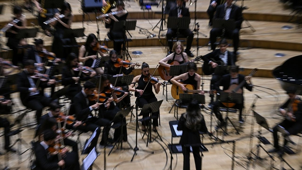 Ankara Üniversitesi Tıp Fakültesi Oda Orkestrası 10. Yıl Konserini CSO Ada Ankara'da Verdi