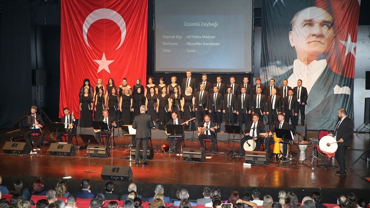 Antalya Adliyesi Türk Halk Müziği Korosu Coşkulu Konser Verdi