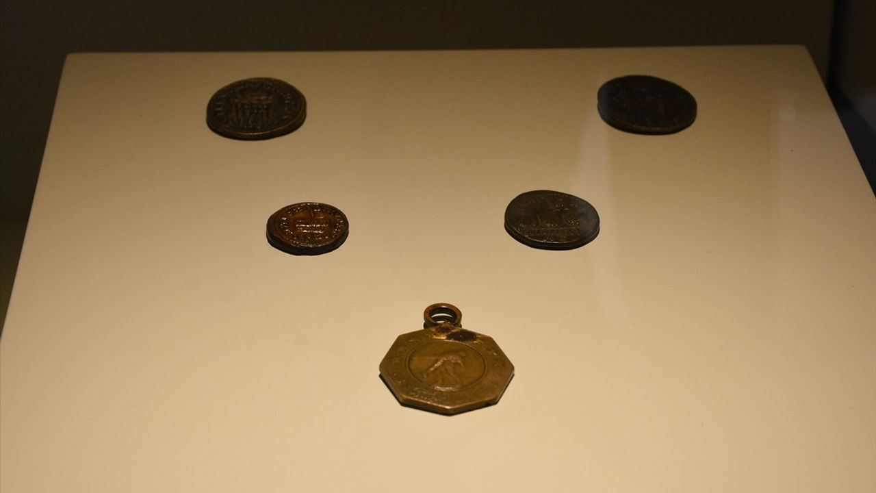 Antalya'da 'Anadolu'da Sporun Öyküsü' Sergisi Ziyaretçilerini Bekliyor