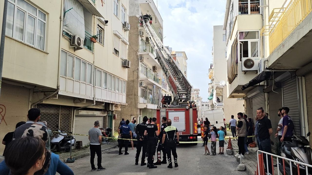 Antalya'da Depo Yangını Kısa Sürede Kontrol Altına Alındı