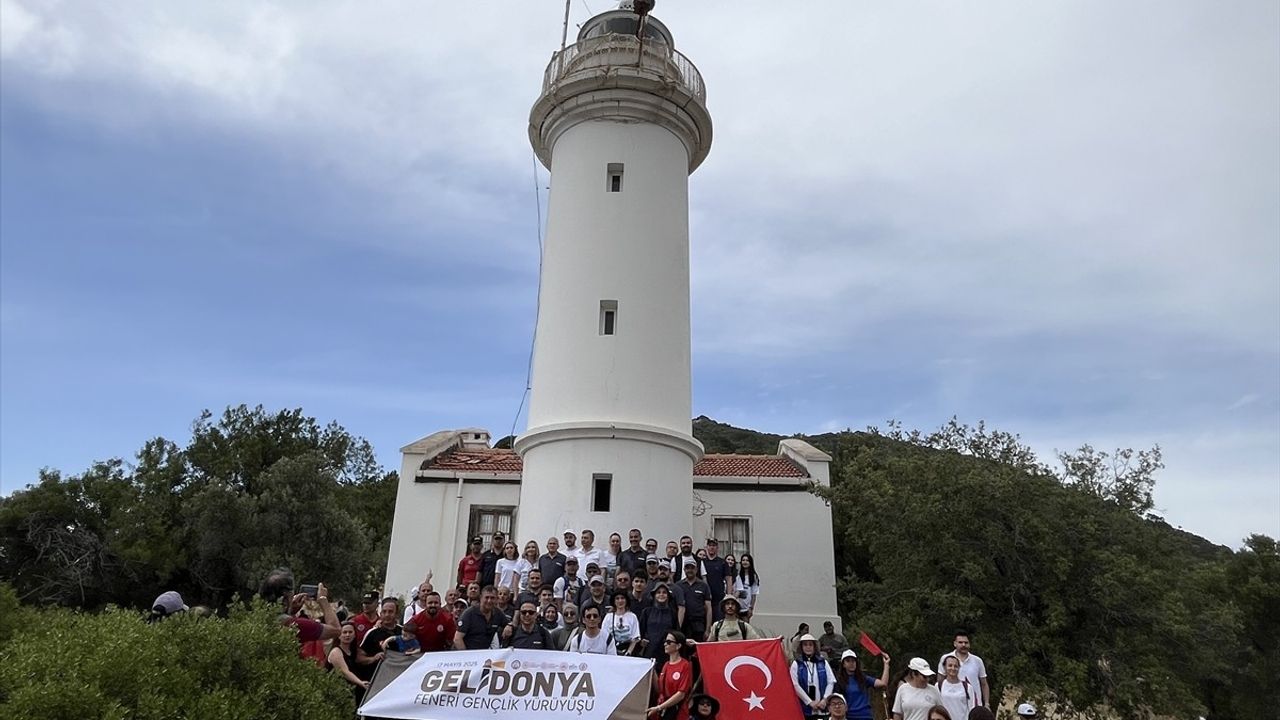 Antalya'da 'Gençliğin Rotası Gelidonya Feneri' Yürüyüşü Düzenlendi