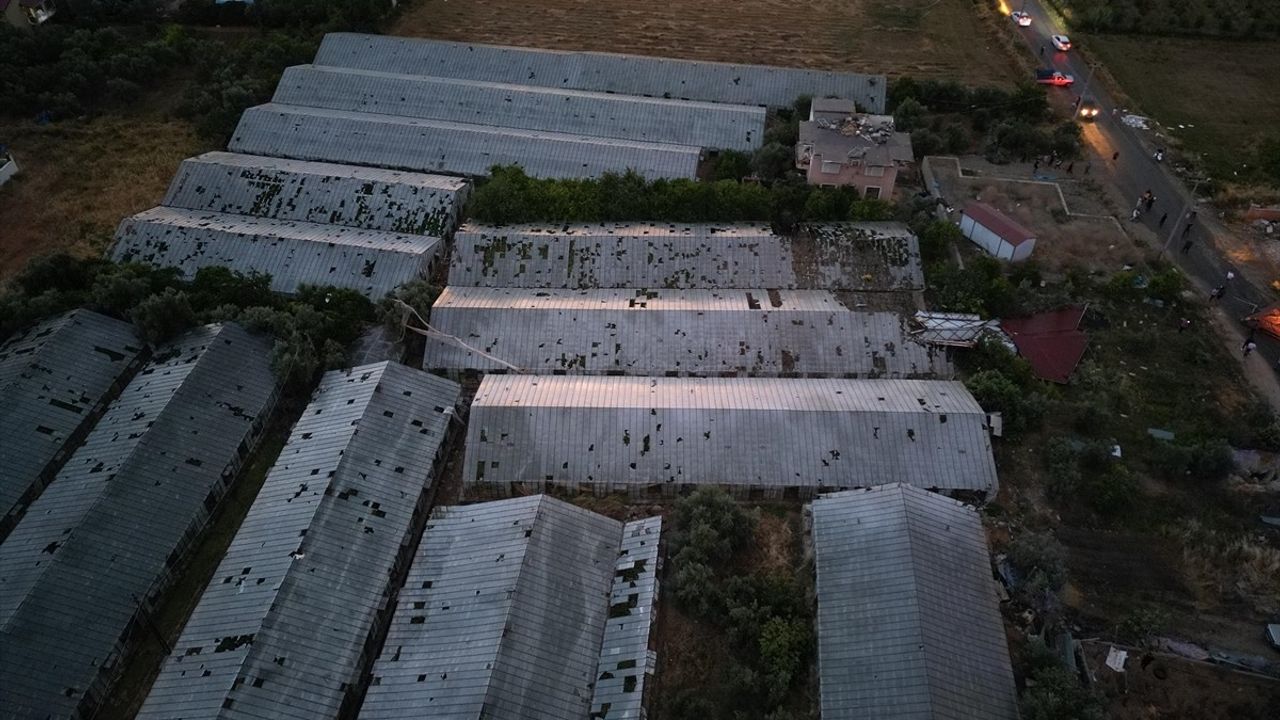 Antalya'da Hortum Felaketi: Evler ve Seralar Zarar Gördü