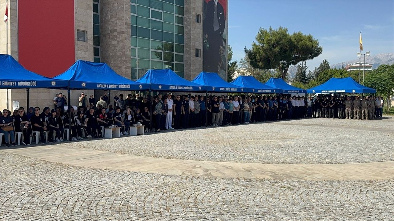 Antalya'da Kalp Krizi Sonucu Vefat Eden Polis Memuru İçin Tören Düzenlendi