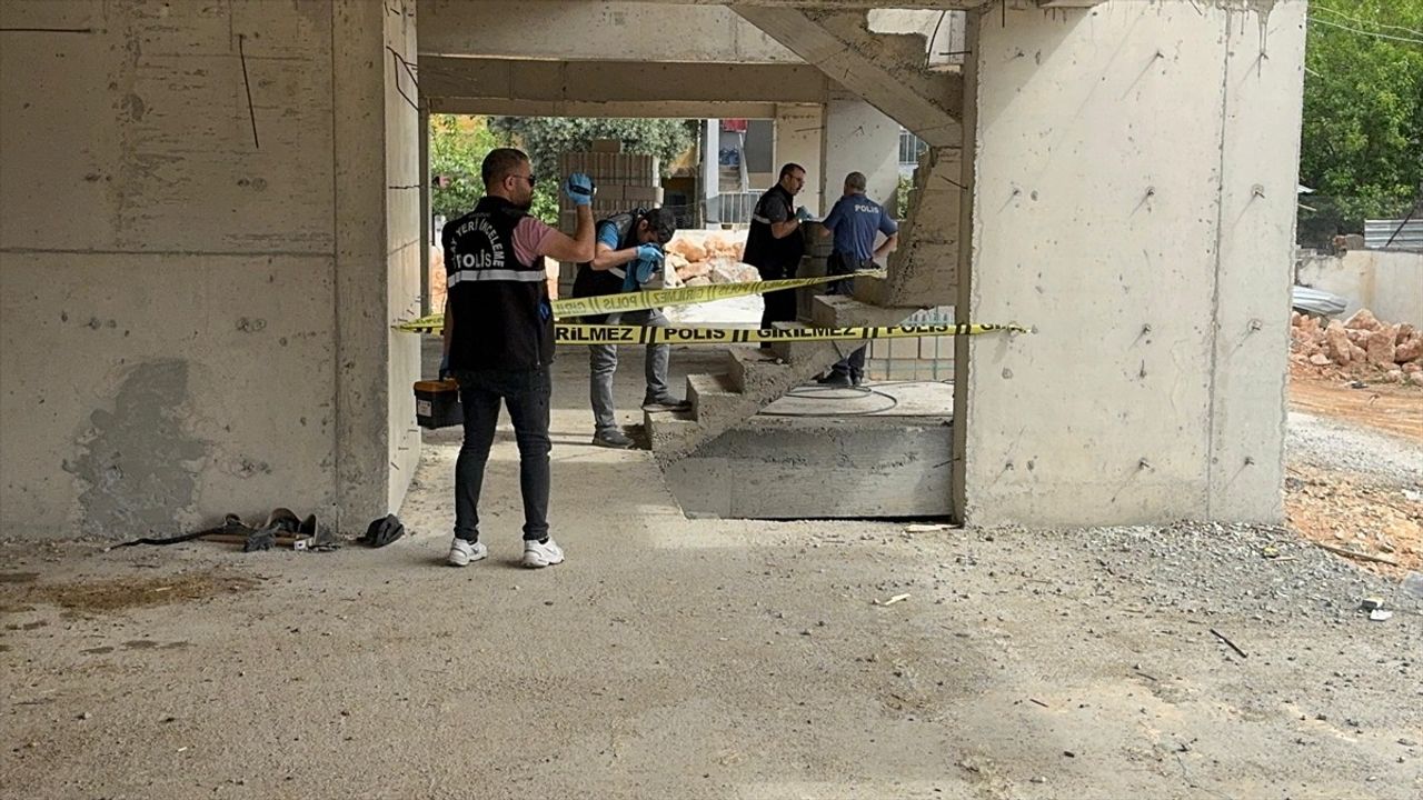 Antalya'da Merdiven Boşluğuna Düşen İşçi Hayatını Kaybetti
