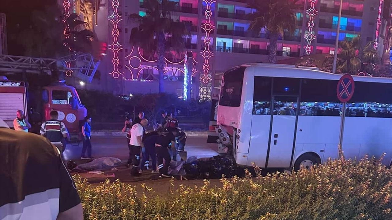 Antalya'da Motosiklet Kazasında İki Genç Hayatını Kaybetti