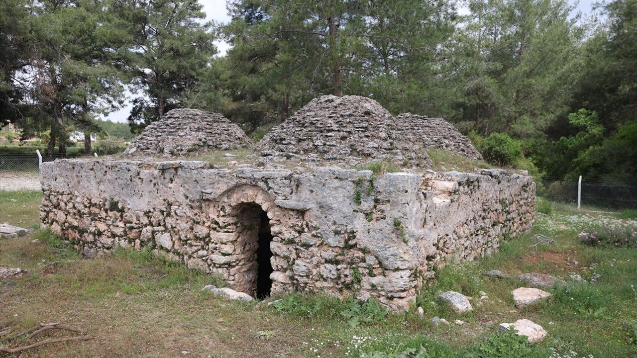 Antalya'daki Tarihi Dört Kubbeli Su Sarnıcı Restore Ediliyor