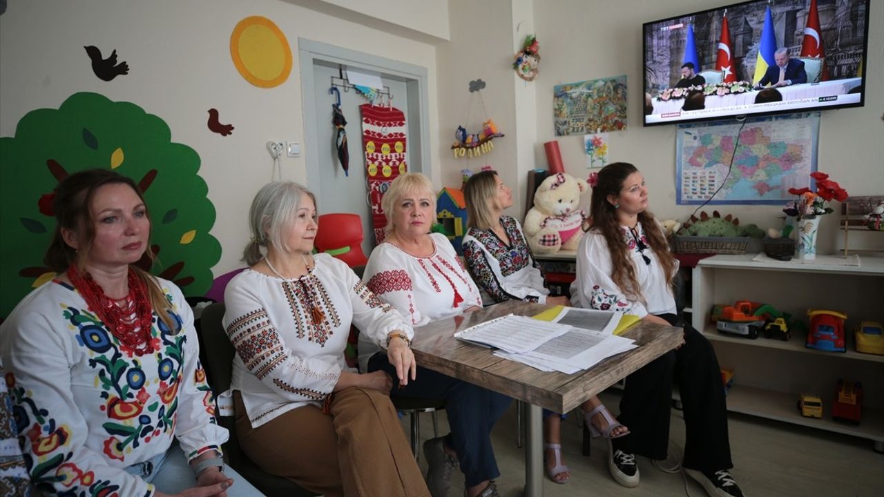 Antalya'daki Ukraynalılar İstanbul'daki Müzakereleri Umutla İzliyor