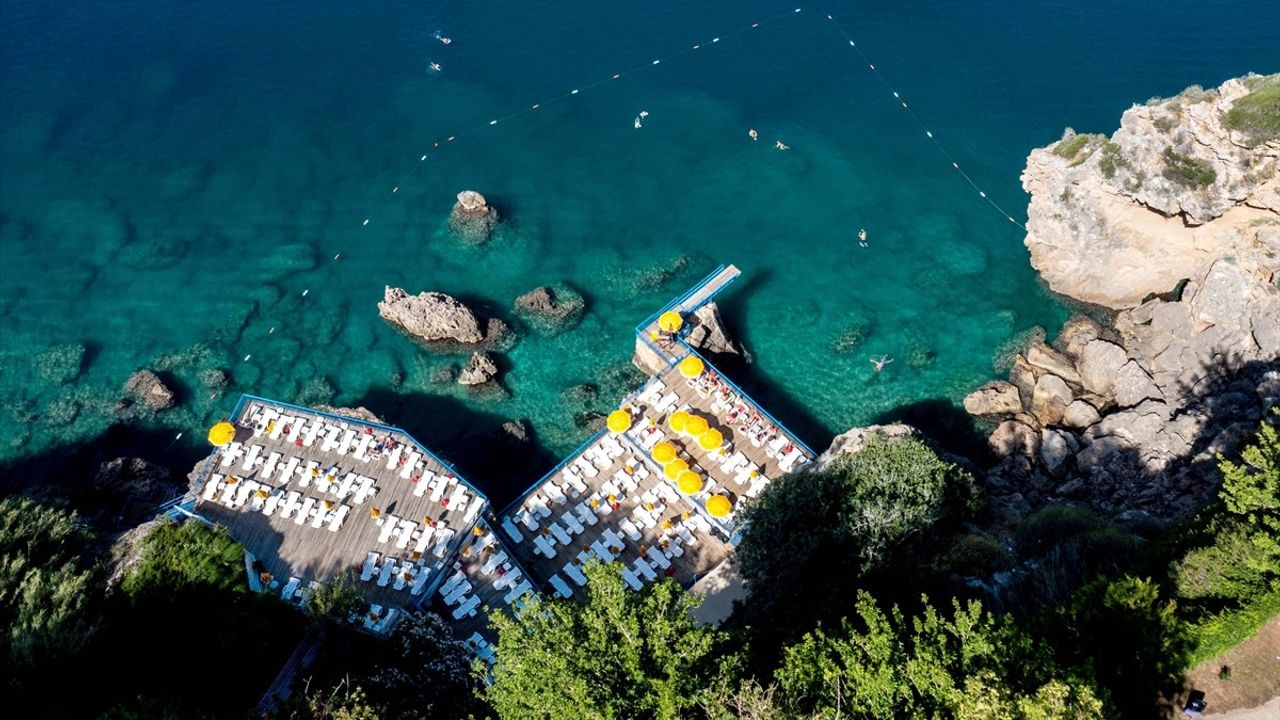 Antalya'nın 5 Falez Plajı Mavi Bayrak Sahibi Olmaya Devam Ediyor