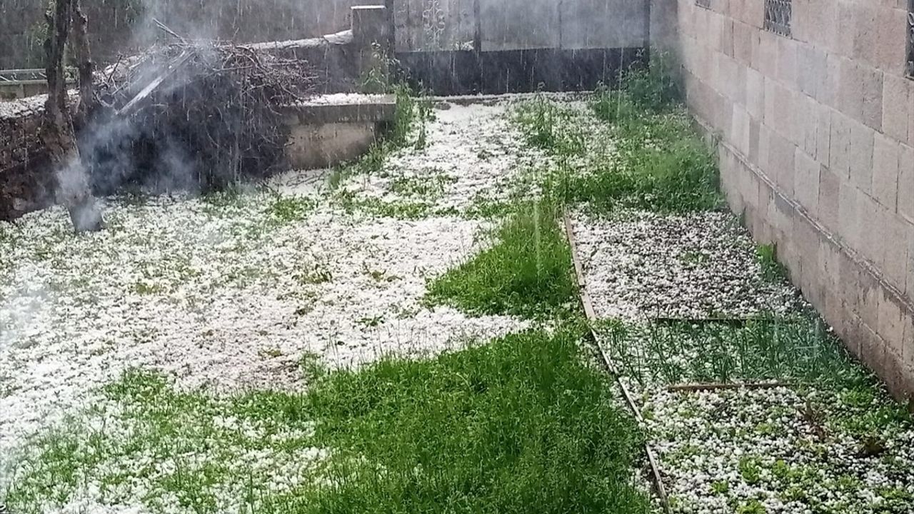 Ardahan'da Dolu ve Sağanak Yağış Yüreklere Korku Saldı