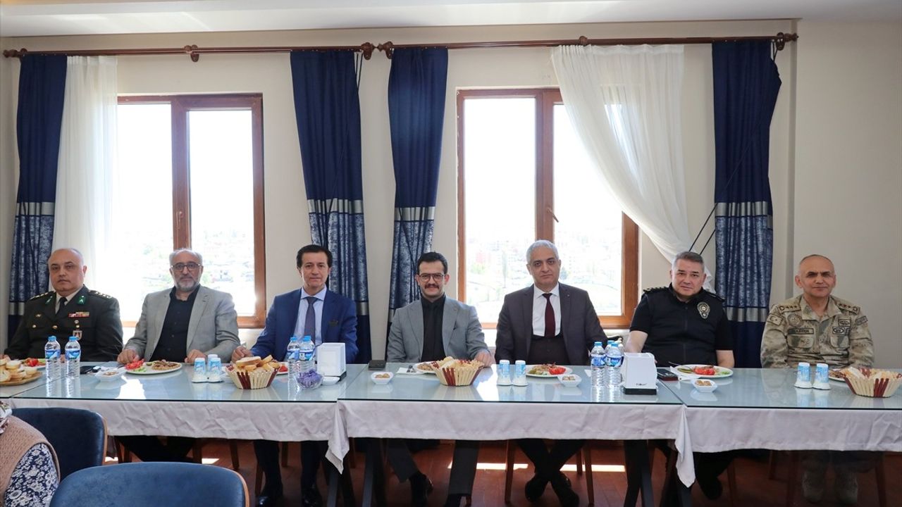 Ardahan'da Şehit Yakınları ve Gaziler Yöresel Yemekte Buluştu