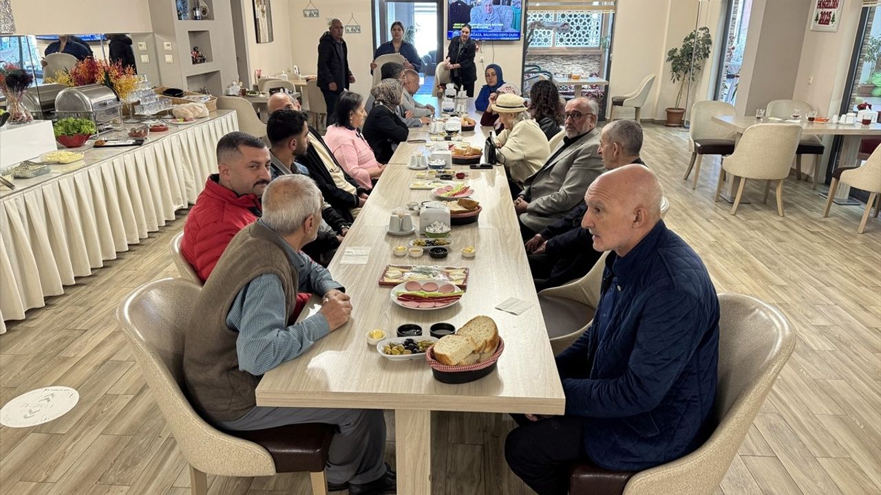 Ardahan Huzurevi Sakinlerine Yöresel Kahvaltı İkramı