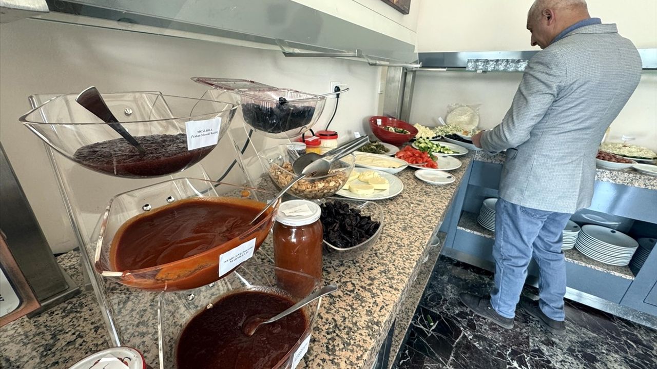 Ardahan Üniversitesinde Yöresel Lezzetler Tanıtıldı