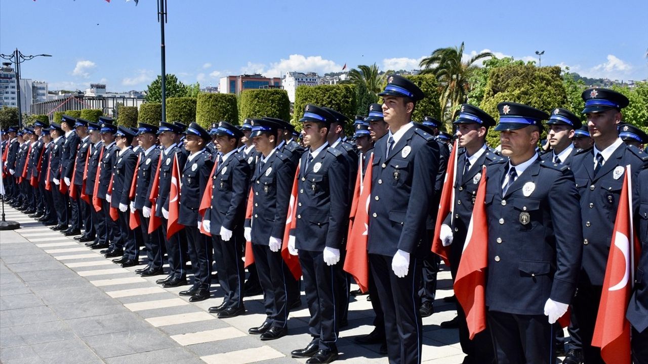 Atatürk'ü Temsil Eden Bayrak Samsun'da Coşkuyla Karaya Çıktı