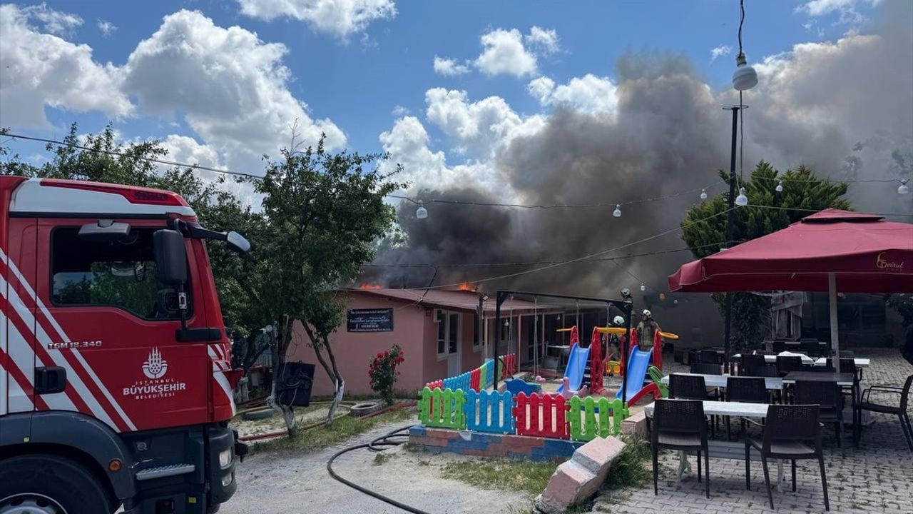 Avcılar'da Izgara Et İşletmesinde Yangın Söndürüldü