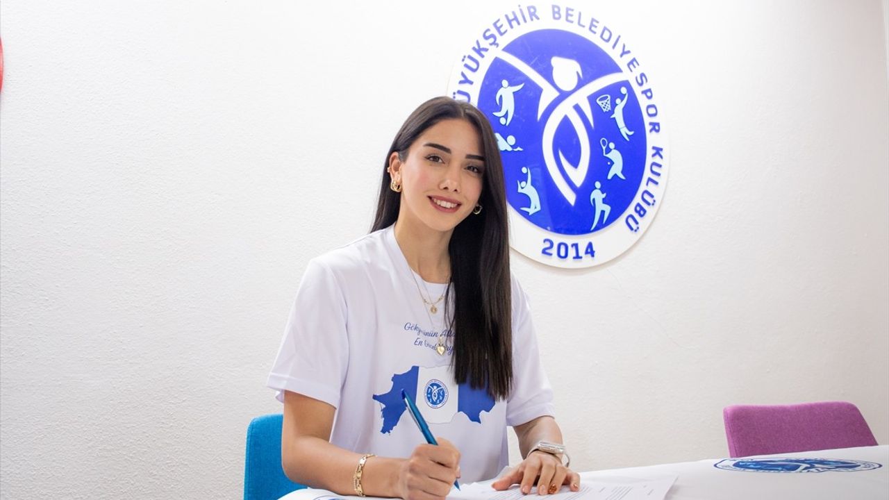 Aydın Büyükşehir Belediyespor Kadın Voleybol Takımı'na Yeni Transfer: İlarya Zararsız