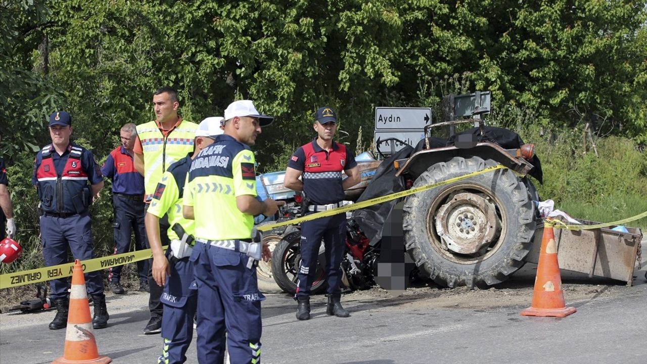 Aydın'da Traktör ve Motosiklet Çarpıştı: 3 Ölü