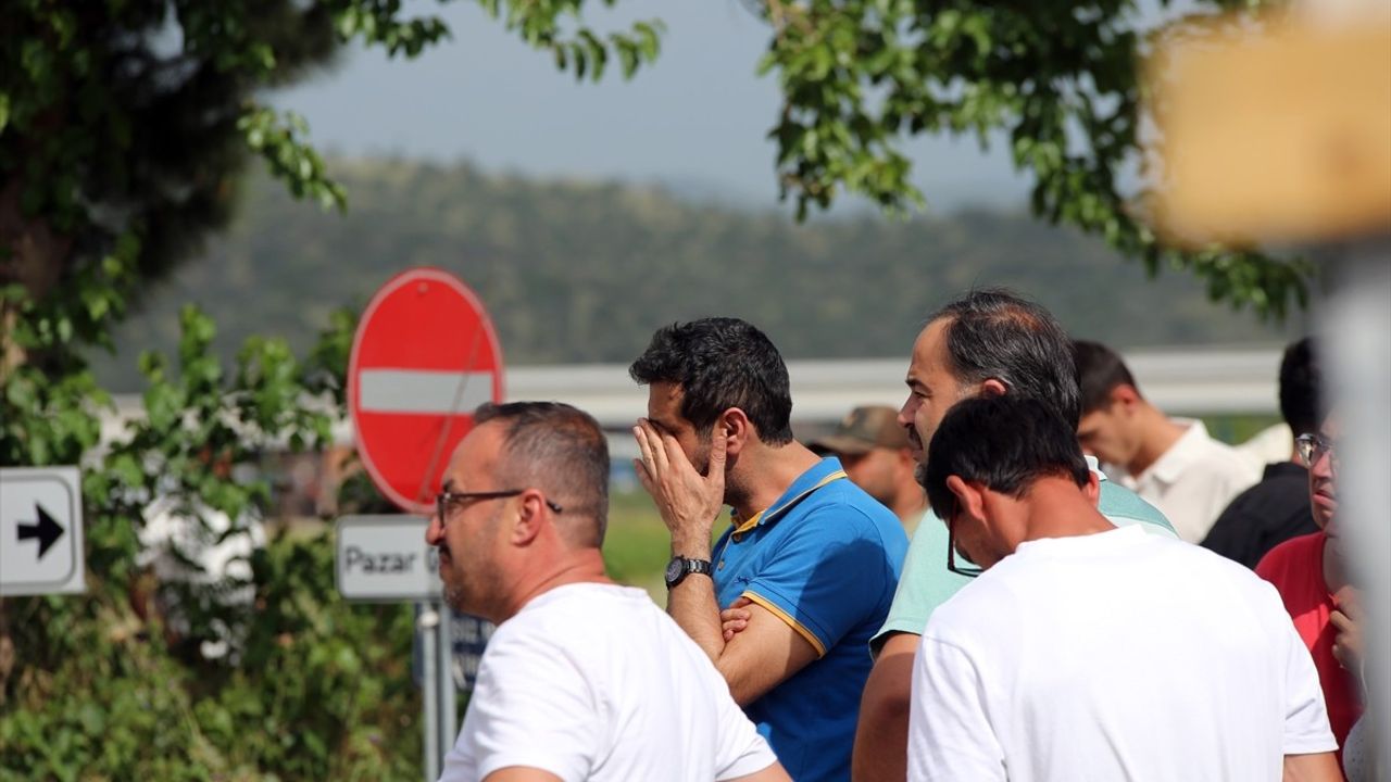 Aydın'daki Kazada Hayatını Kaybeden Öğrenci Sıla, Manisa'da Defnedildi