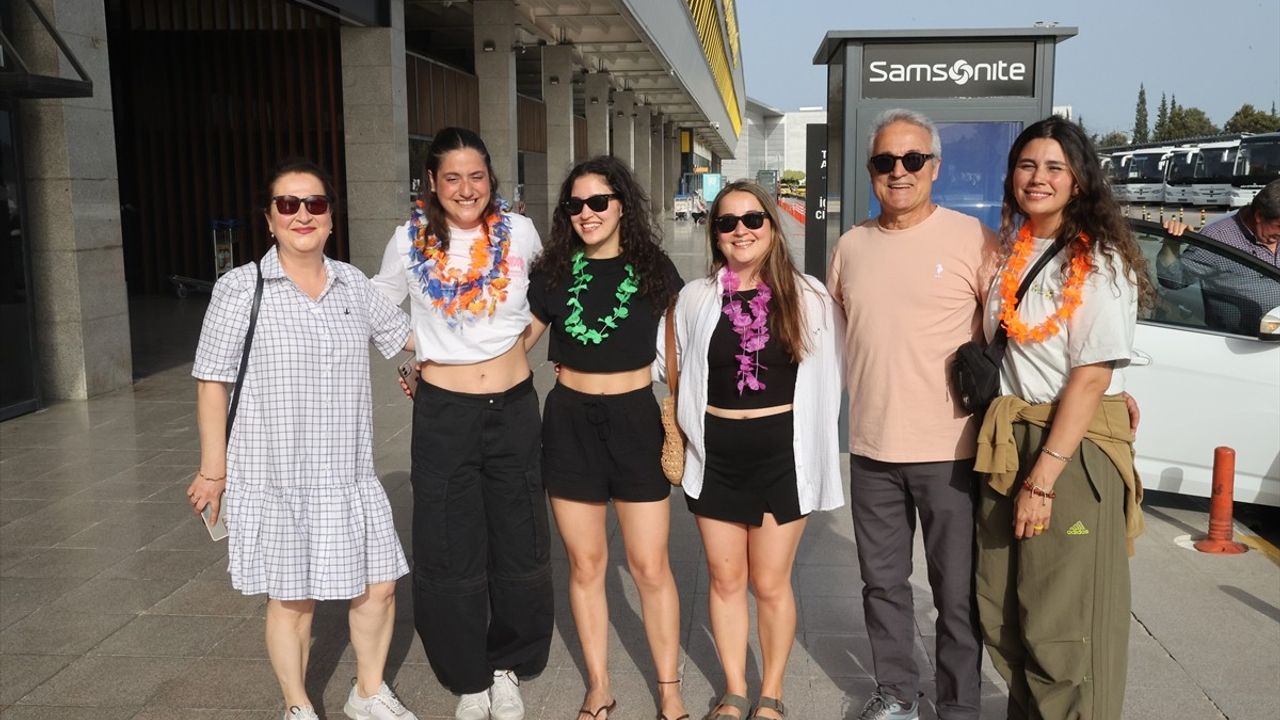 Aysu Türkoğlu, Kaiwi Kanalı'nı Geçerek Milli Başarıya İmza Attı