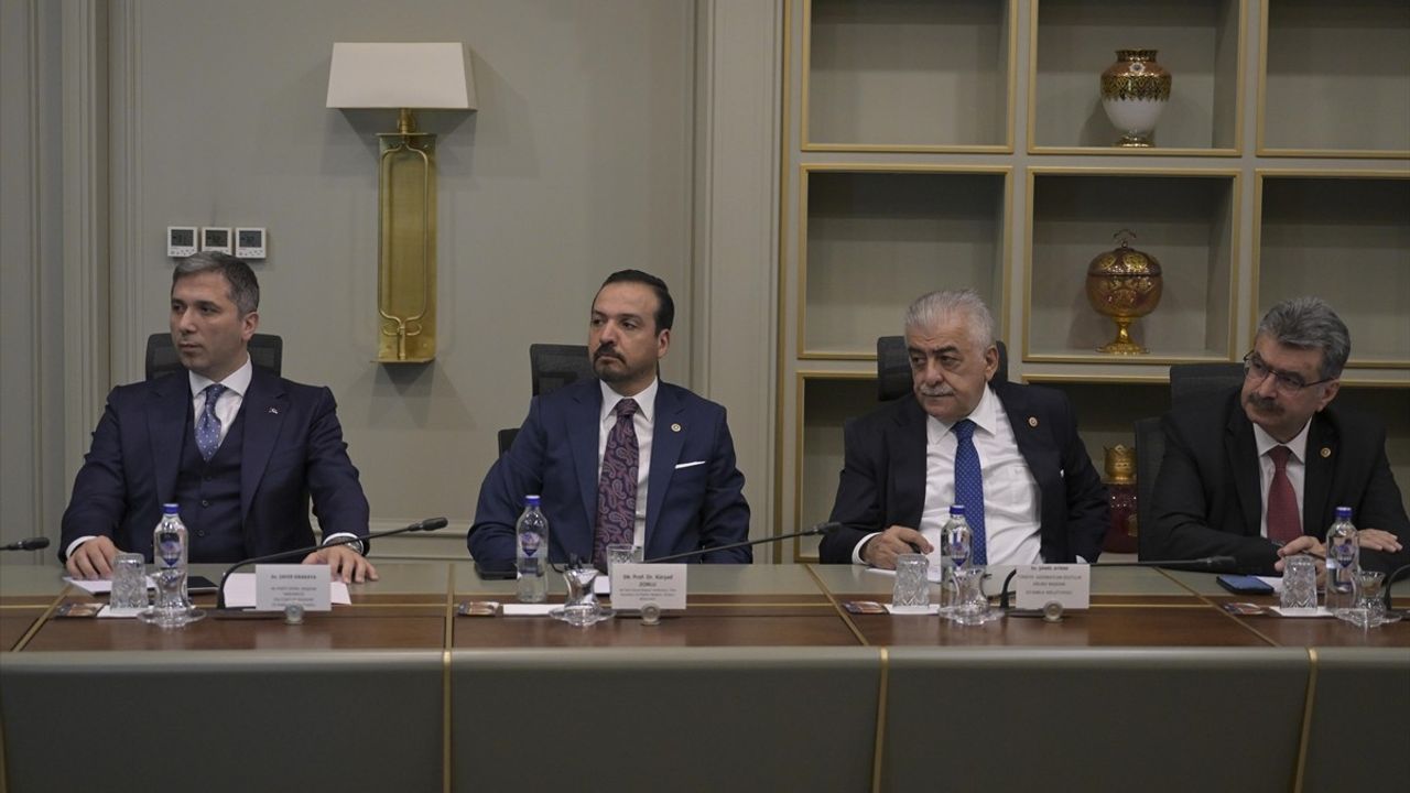 Azerbaycan Heyeti AK Parti'yi Ziyaret Etti