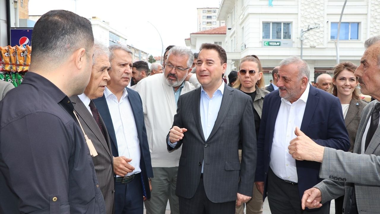 Babacan, Yozgat'ta Esnafı Ziyaret Etti ve Sorunları Dinledi