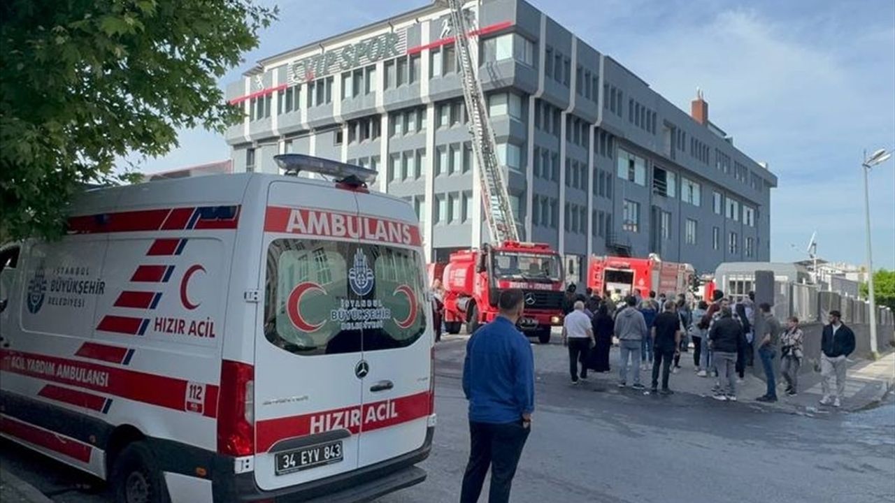 Bağcılar'da Tekstil Fabrikasında Yangın Söndürüldü