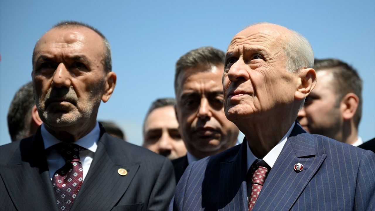 Bahçeli Ülkücü Şehitler Anıtı'nı Ziyaret Etti: Türkiye Yüzyılı'na Vurgu