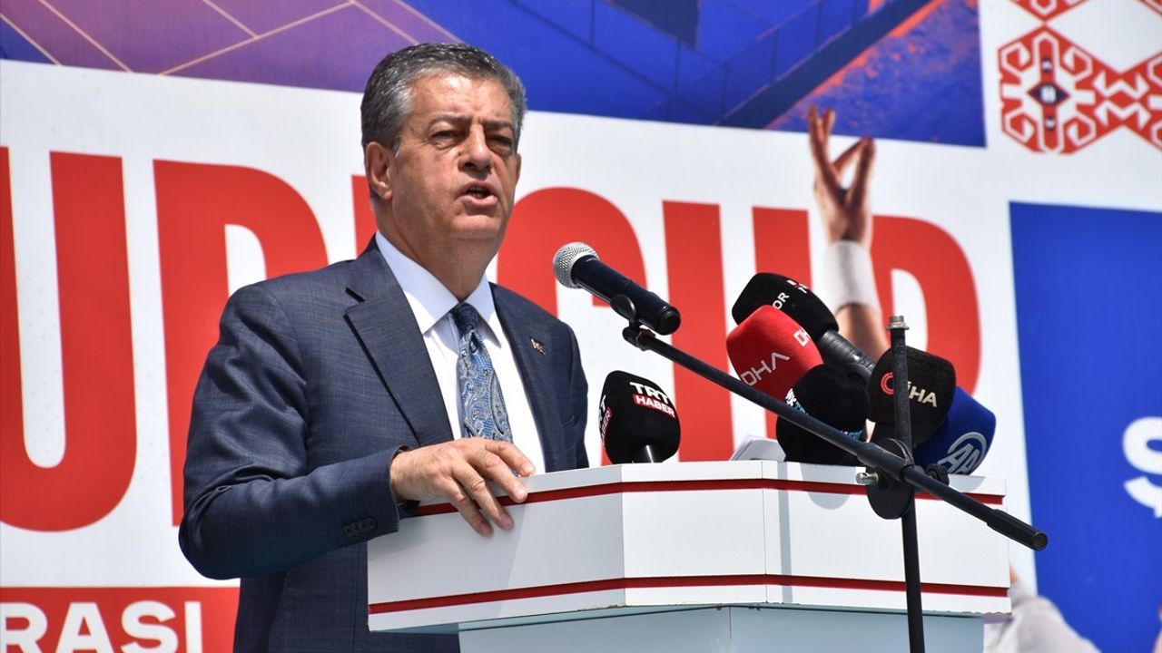 Bakan Bak, Cudi Cup Tenis Turnuvası'nda Gençlerle Bir Araya Geldi