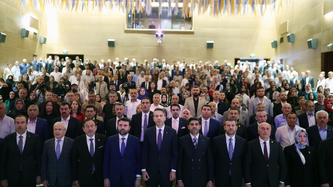 Bakan Bayraktar: 29 Mayıs'ta İstanbul Boğazı'nı Geçen Yüzer Platform Karadeniz Üretimini İki Katına Çıkaracak