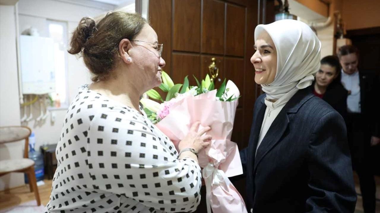 Bakan Göktaş, Nimet Gürel'i Ziyaret Etti: 40 Yıl Gönüllü Annelik