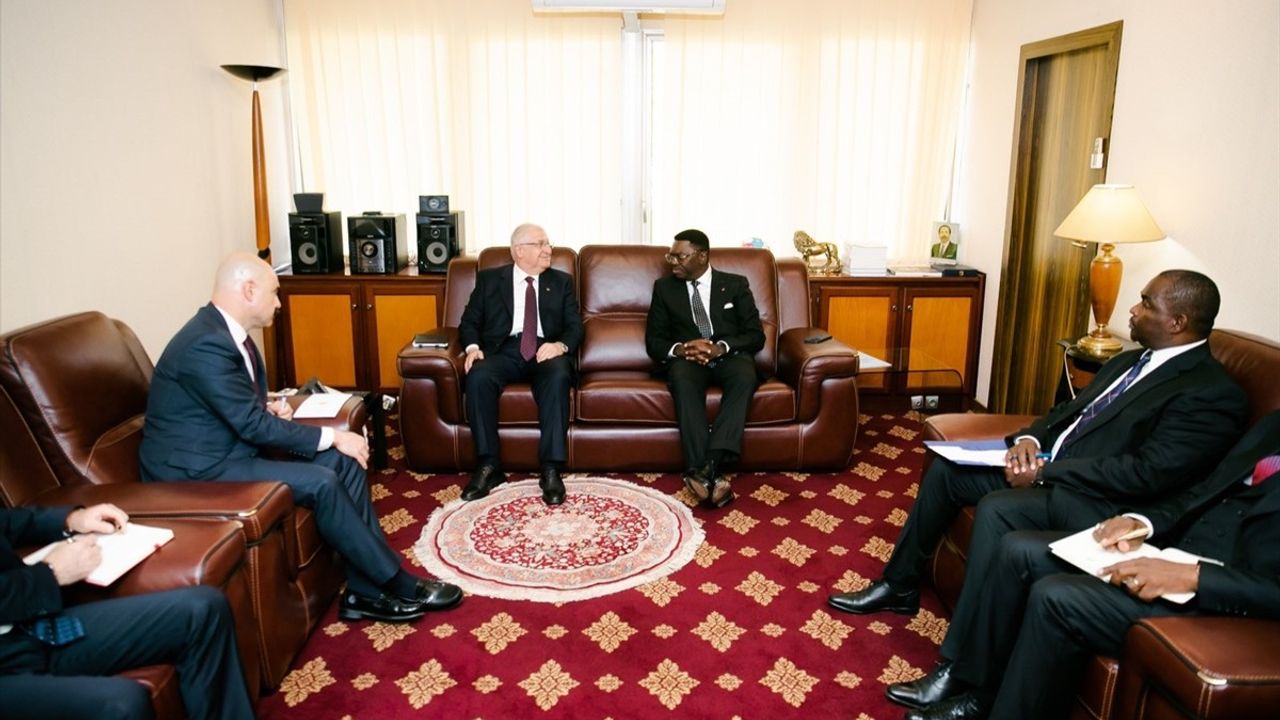 Bakan Güler, Kamerun'da Cumhurbaşkanlığı Genel Sekreteri Ngoh ile Görüştü