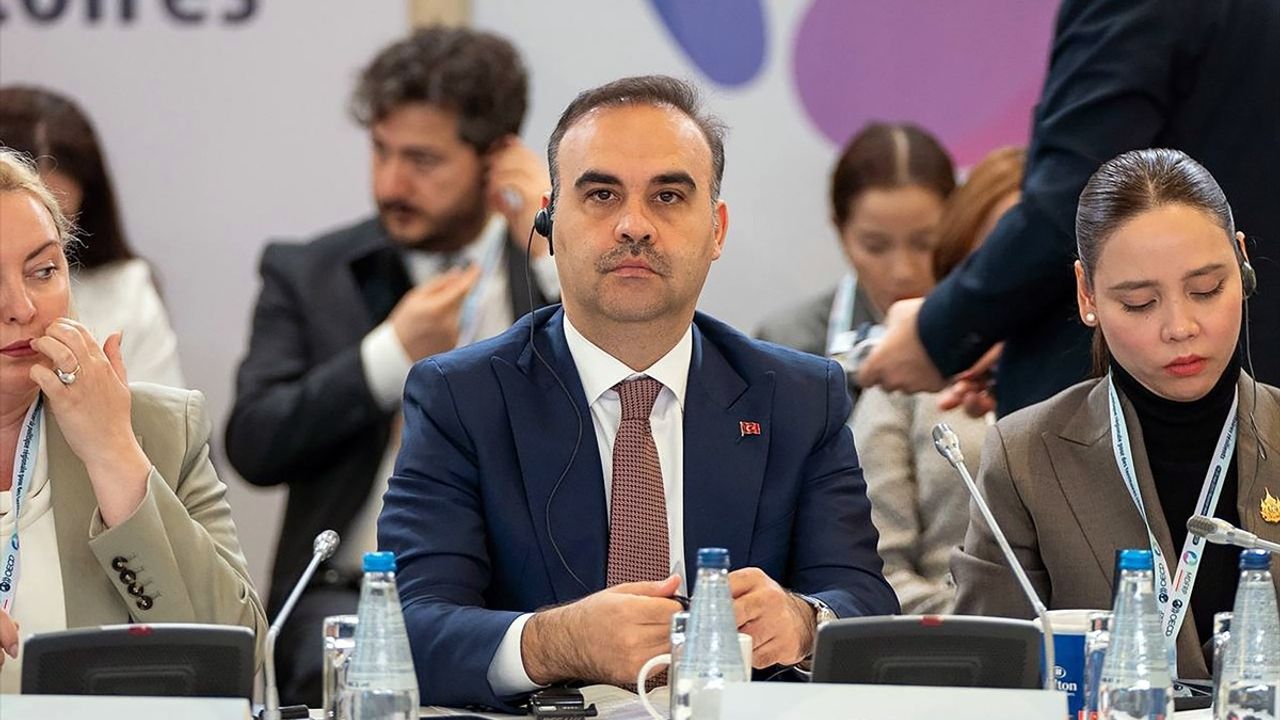 Bakan Kacır, OECD Toplantısında Türkiye'nin Bölgesel Kalkınma Vizyonunu Taraflarla Paylaştı