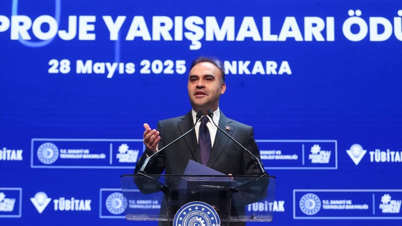 Bakan Kacır, Öğrencileri Bilimsel Girişimlere Teşvik Etti