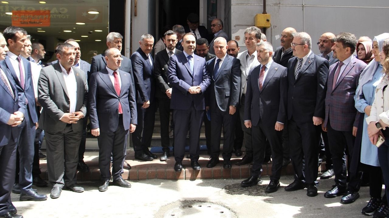 Bakan Kacır, Sinop'ta AK Parti ve MHP'yi Ziyaret Etti