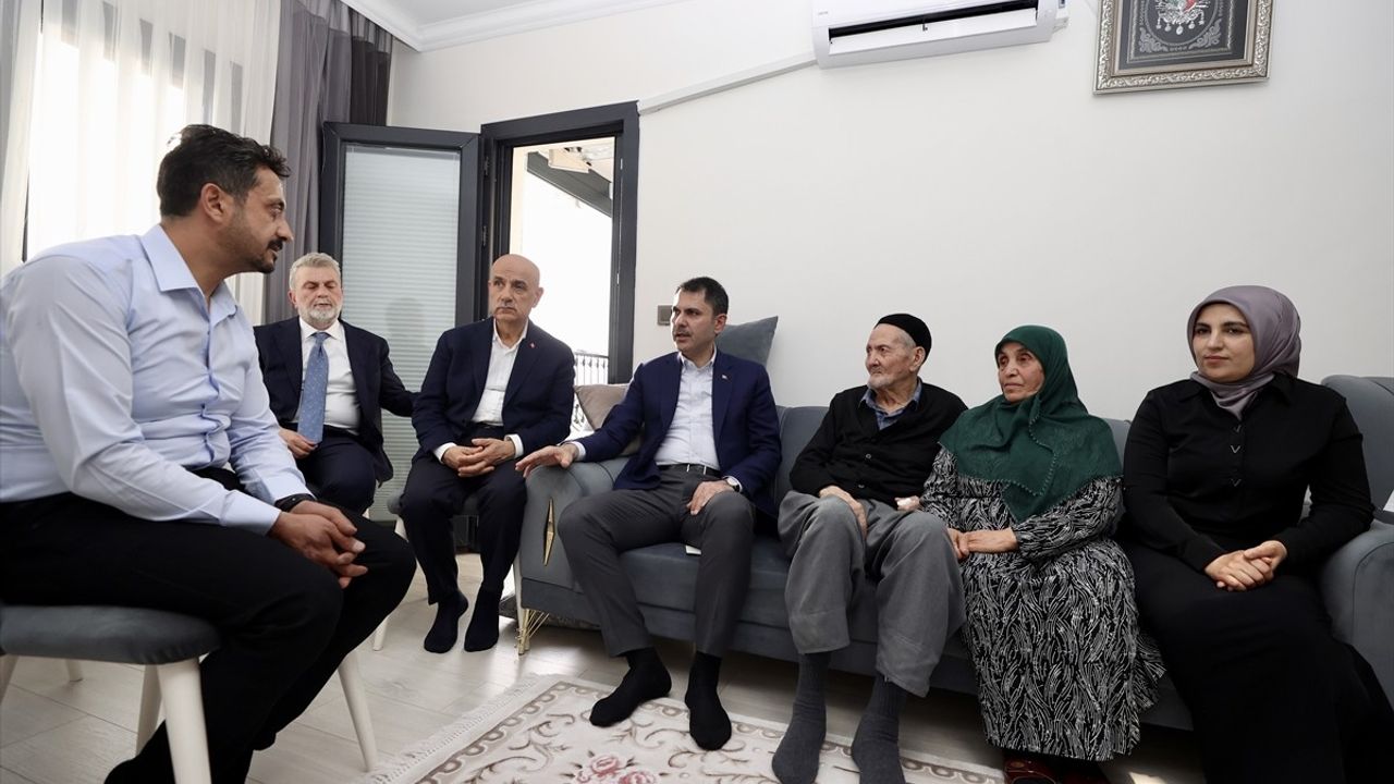 Bakan Kurum, Kahramanmaraş'ta Depremzedelere Destek Ziyaretinde Bulundu