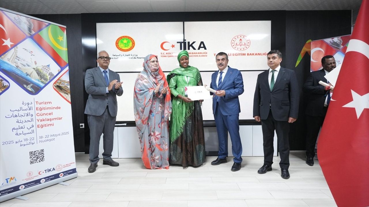 Bakan Tekin Moritanya'da Türkiye Maarif Okulları'nı Ziyaret Etti