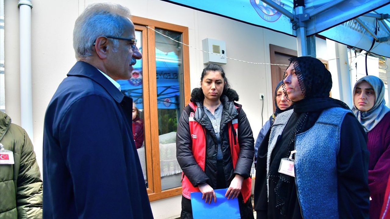 Bakan Uraloğlu'ndan Şehit Piyade Uzman Onbaşı Berat Mecit Day'ın Ailesine Ziyaret