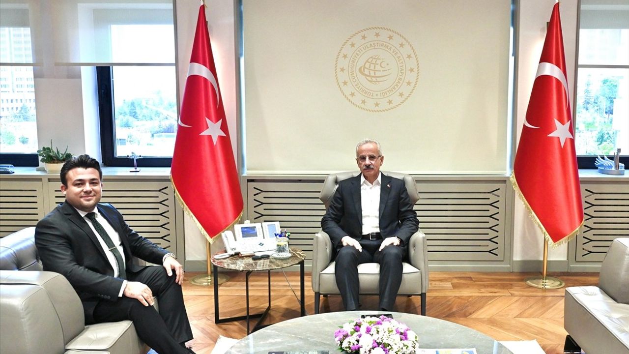 Bakan Uraloğlu'ndan TikTok ile Dijital Güvenlik Görüşmesi