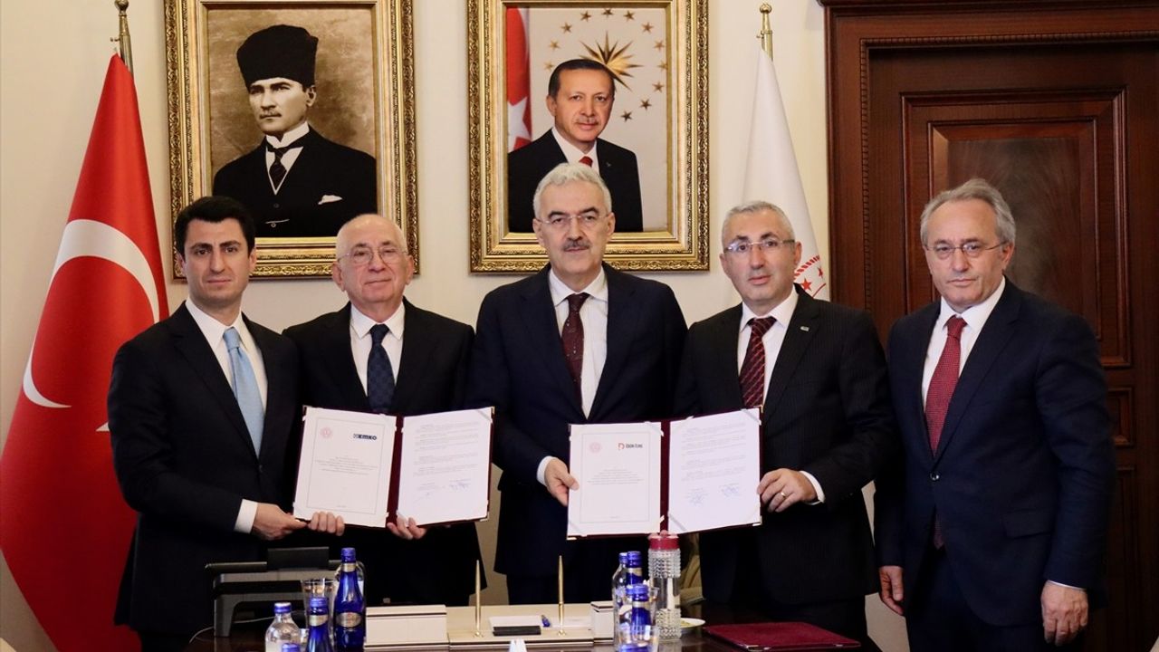 Bakan Yardımcısı Macit, Bursa'da Kariyer Günleri'nde Eğitim Başarılarını Vurguladı