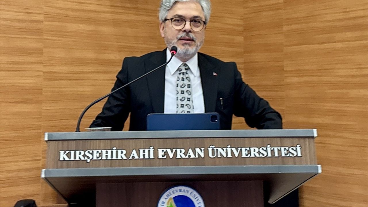 Bakan Yardımcısı Yelkenci, Kırşehir'de Tarih Konferansına Katıldı