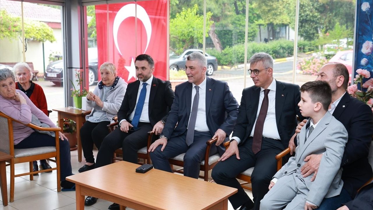 Bakanlar Memişoğlu ve Bolat, İstanbul'da Huzurevi Ziyareti Gerçekleştirdi