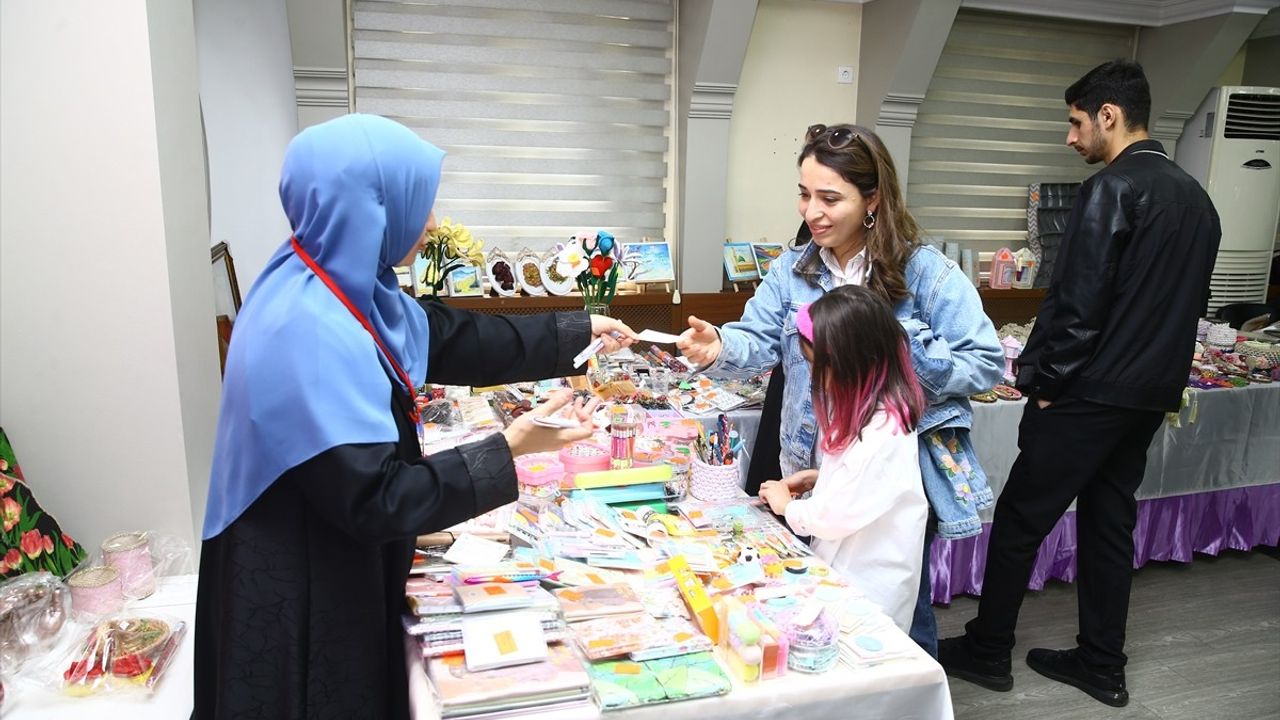 Bakü'de Azerbaycanlı ve Türk Kadınlardan Anlamlı Kermes
