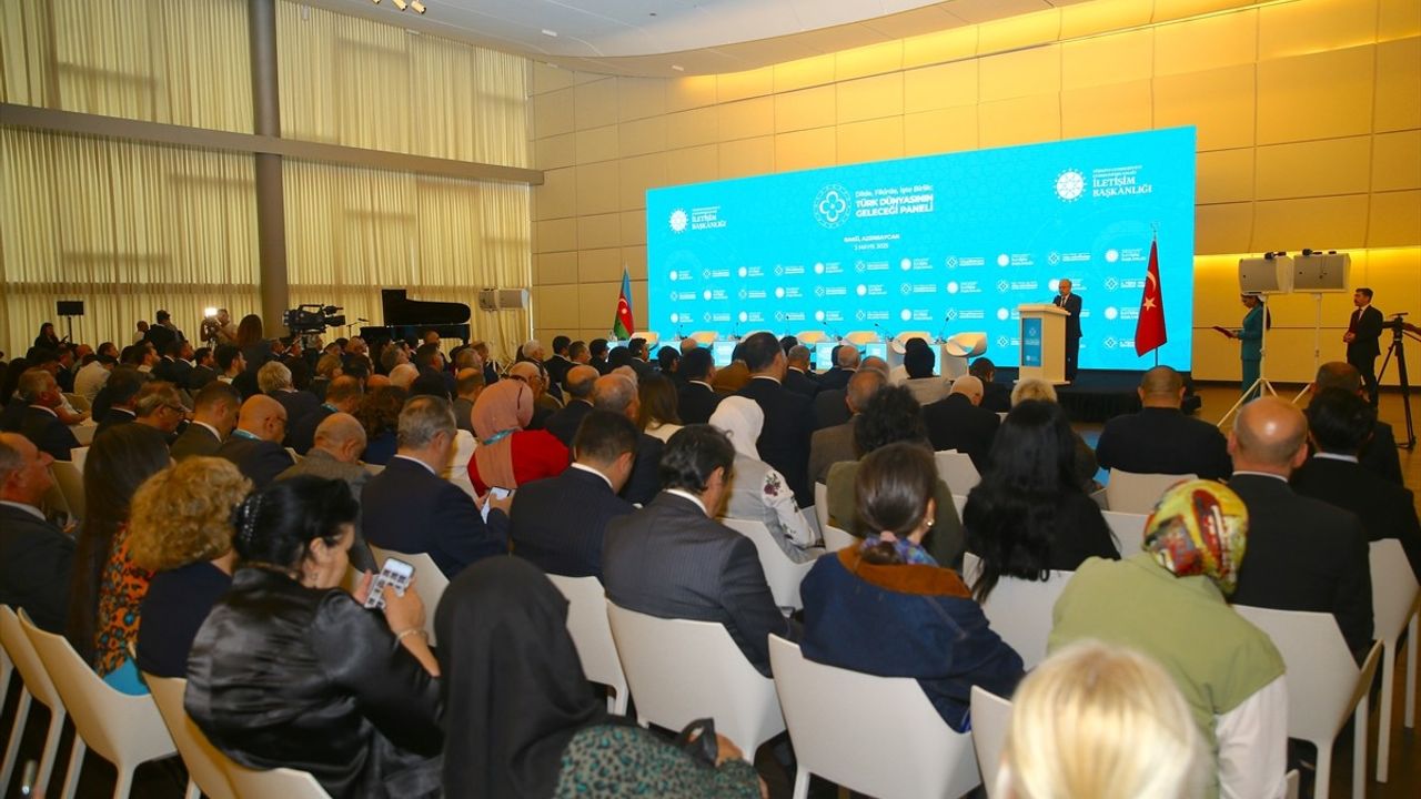 Bakü'de Türk Dünyası İçin 'Dilde, Fikirde, İşte Birlik' Paneli Düzenlendi