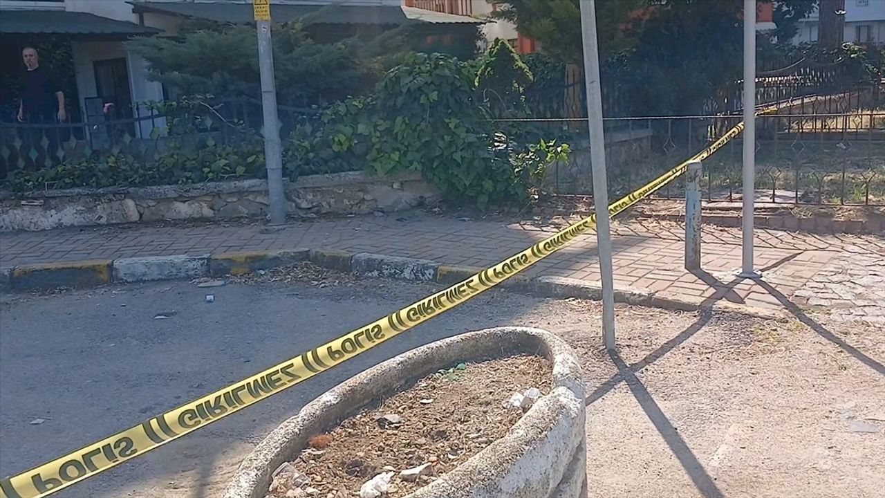 Balıkesir'de 22 Yaşındaki Kadın Erkek Arkadaşı Tarafından Bıçaklandı