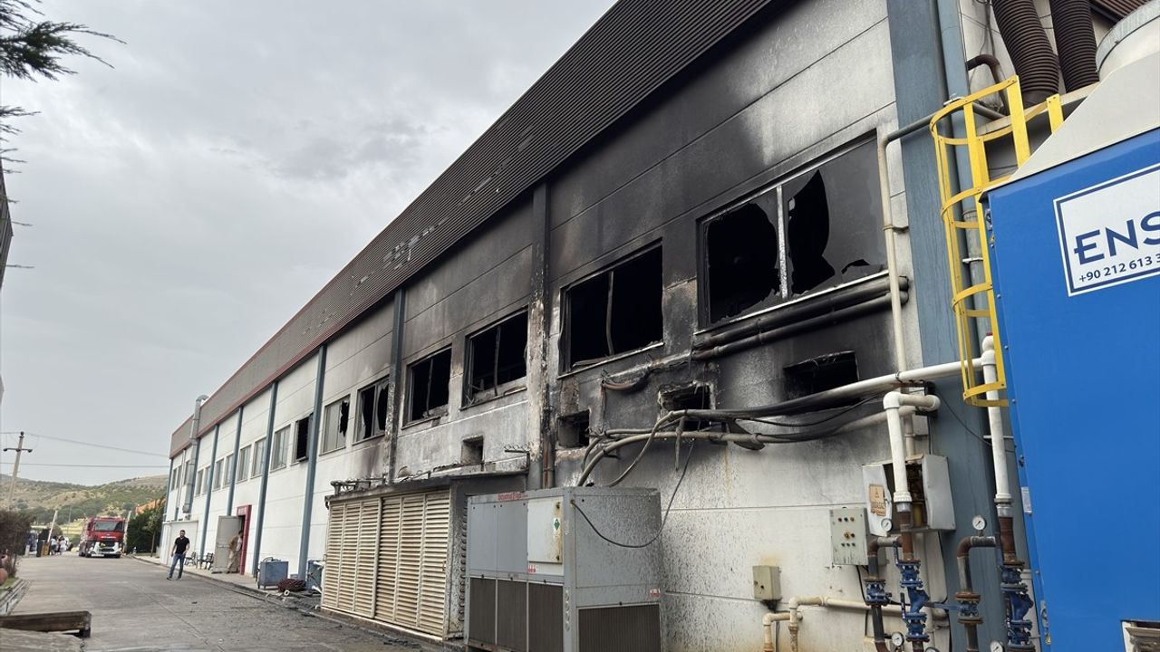 Balıkesir'de Zincir Üretim Fabrikasında Yangın Kontrol Altına Alındı